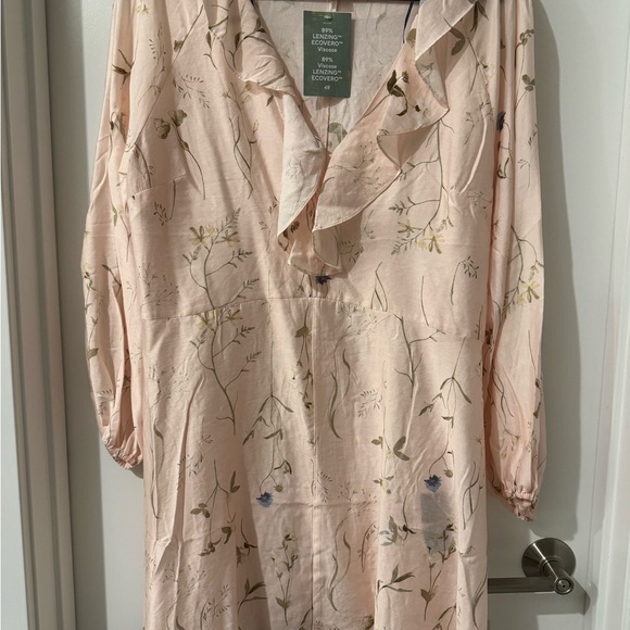 H&M Dresses & Skirts - Floral Ruffle Blouse